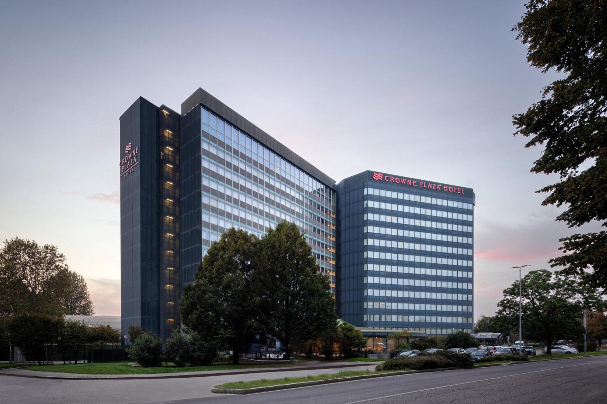 Hotel Crowne Plaza Milan Linate By Ihg San Donato Milanese Exterior foto