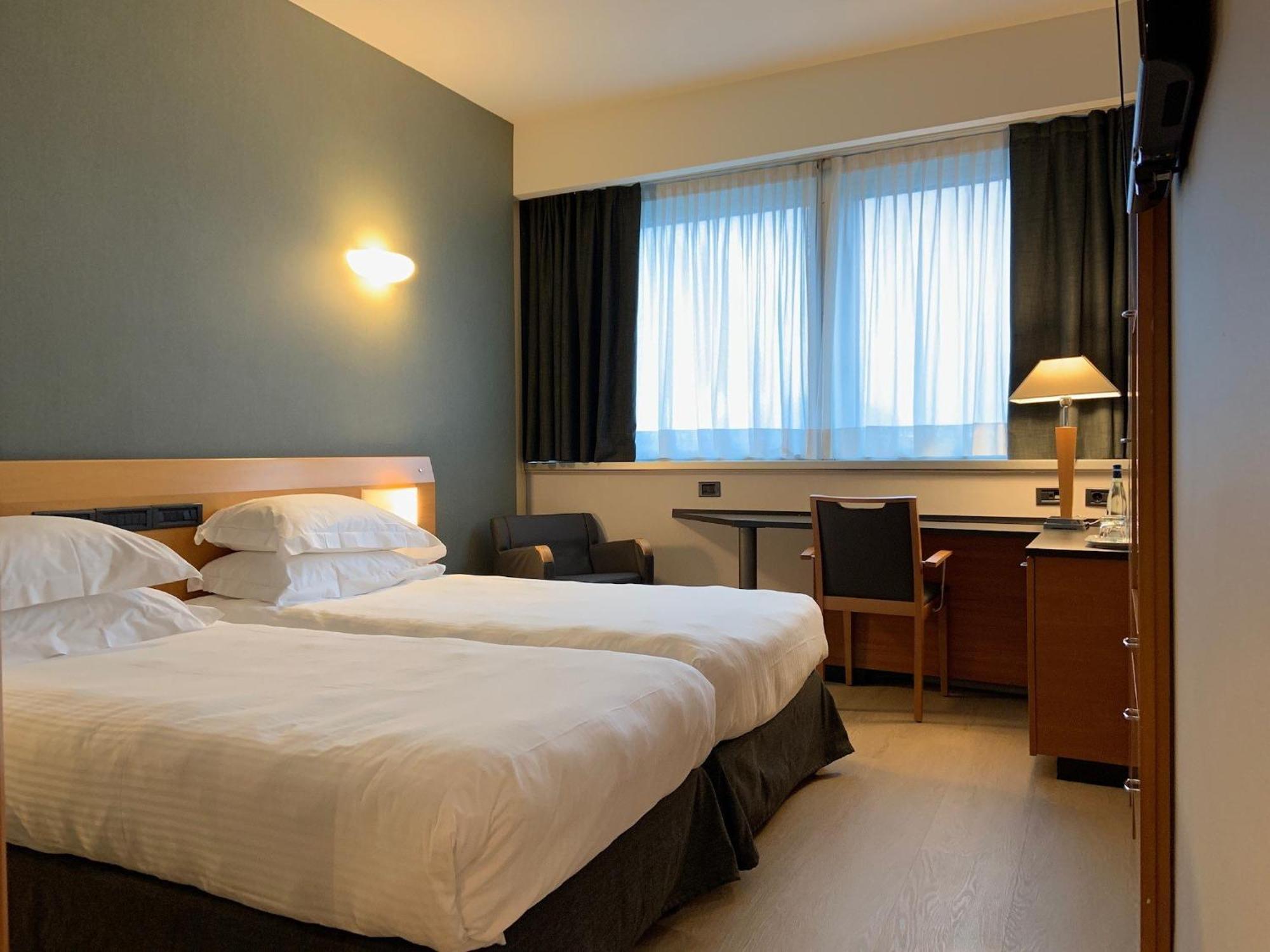 Hotel Crowne Plaza Milan Linate By Ihg San Donato Milanese Exterior foto